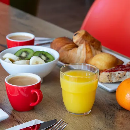 Ibis Chateau فندق