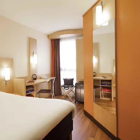 Ibis Chateau فندق