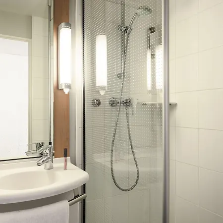Ibis Chateau Hotel