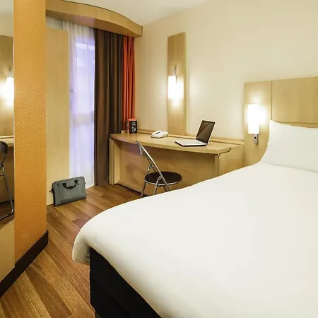 Ibis Chateau Hotel Versalles