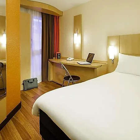 Ibis Chateau 3*