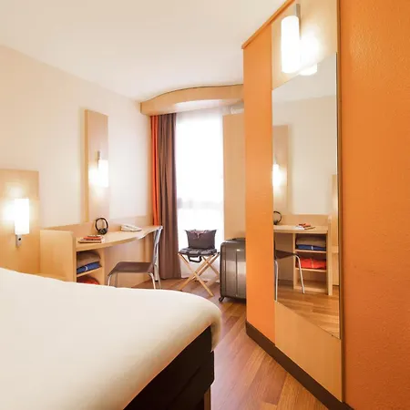 Ibis Chateau Отель