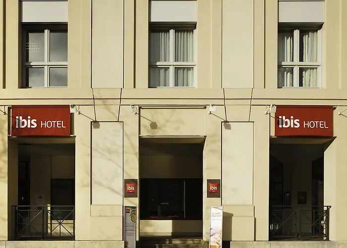 Ibis Chateau מלון