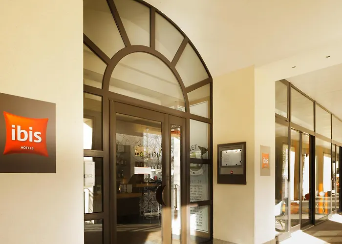 Ibis Chateau מלון